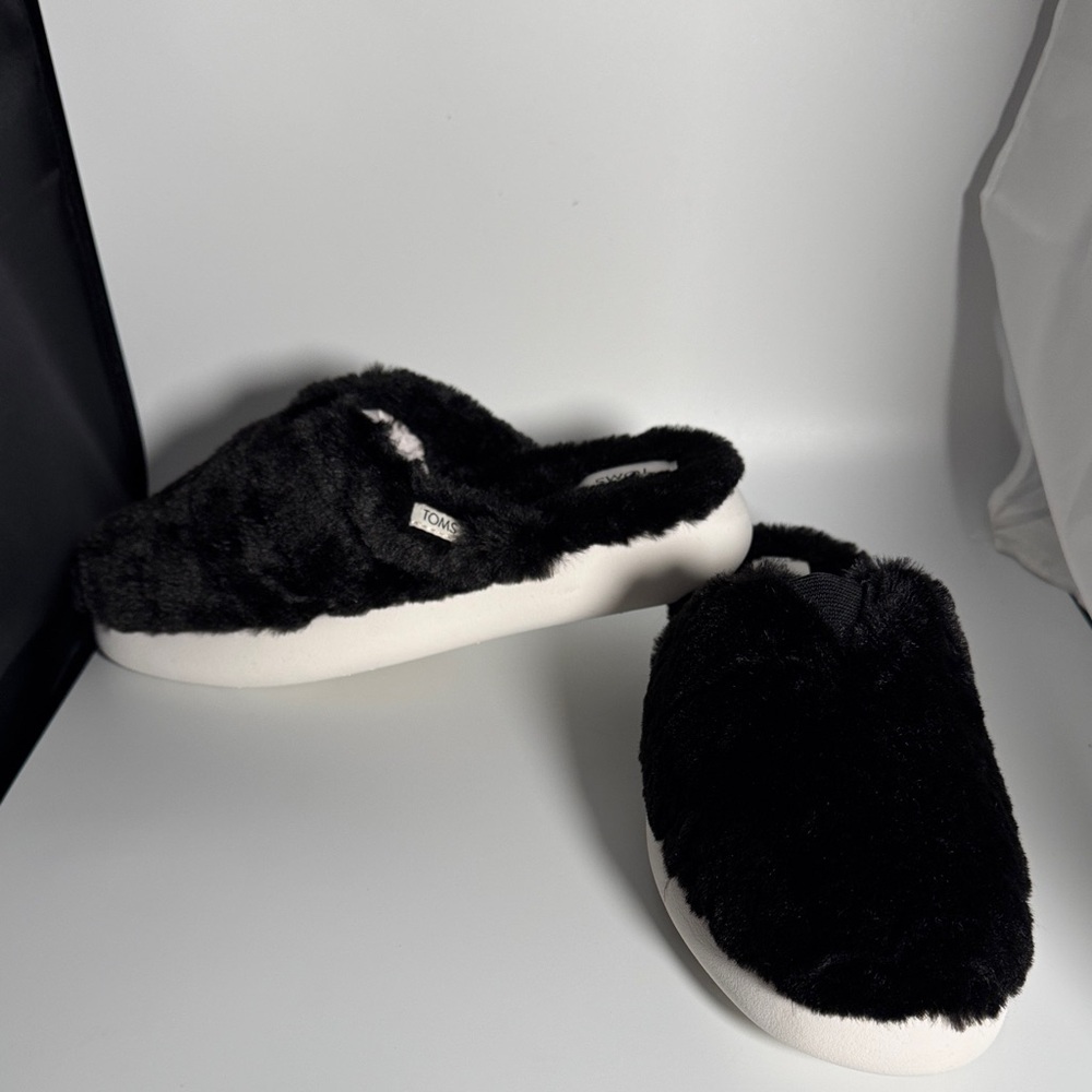 Toms Black Alpargata mule Faux Fur Women's size 6